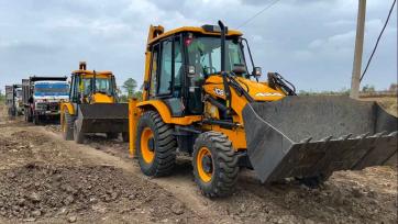 Toy Excavator Saves Toy Truck Stuck in Mud Fun Kids Toys Adventure!